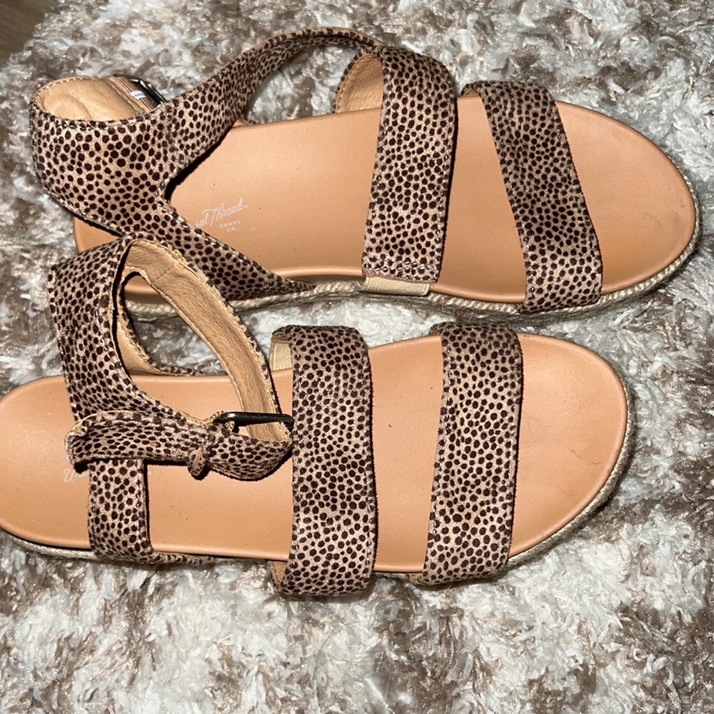 Platform sandals - Picture 2 of 3